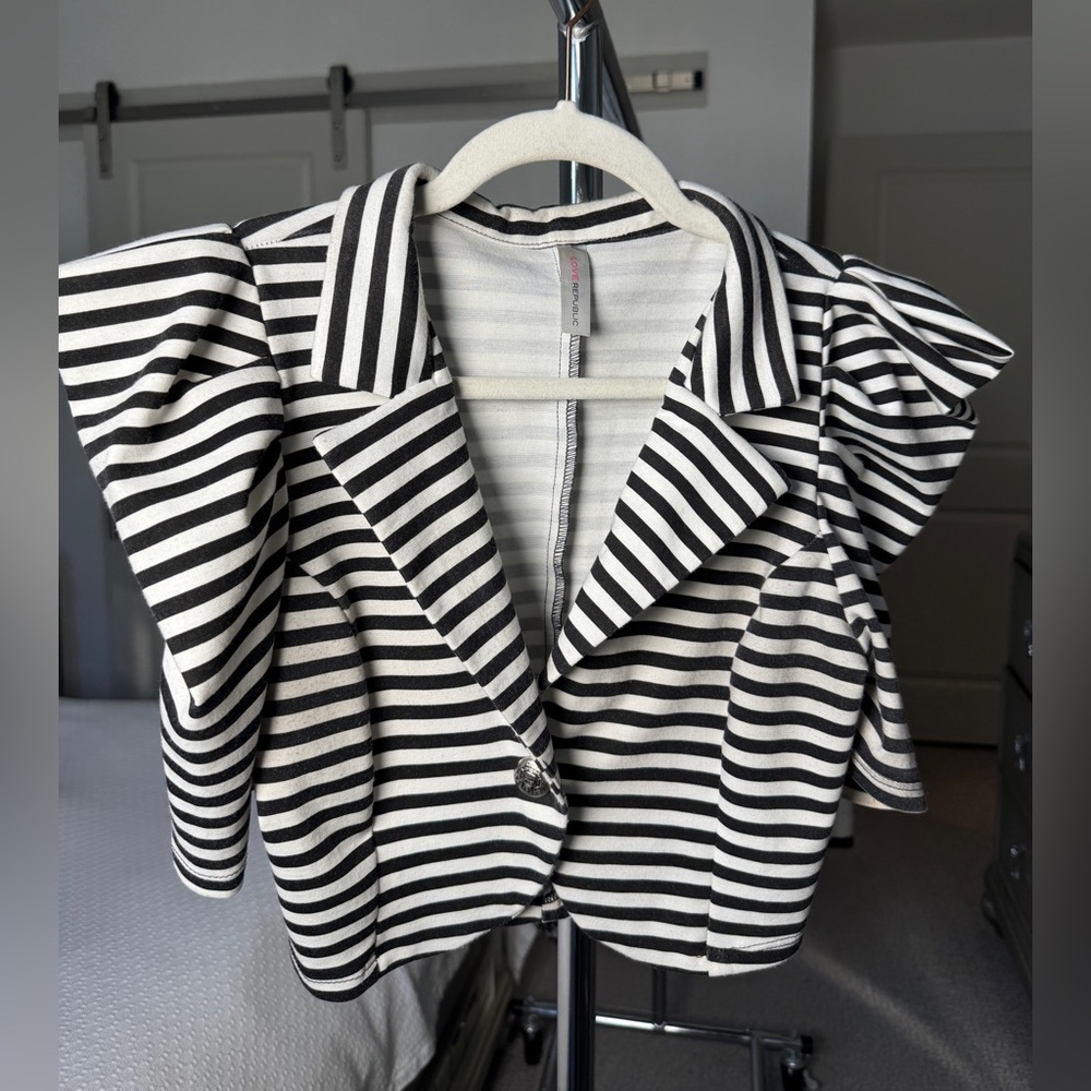 Love Republic Cropped Short Sleeve Jacket Black and White Striped Medium